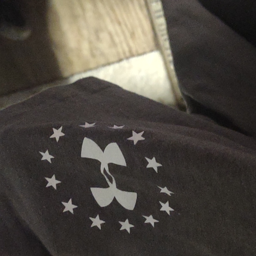 Under armour lg shirt - Picture 4 of 5